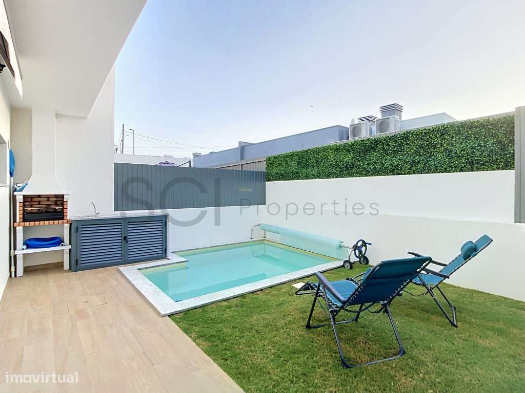 Moradia T3 Como Nova, com Garagem e Piscina em Fernão Ferro-43