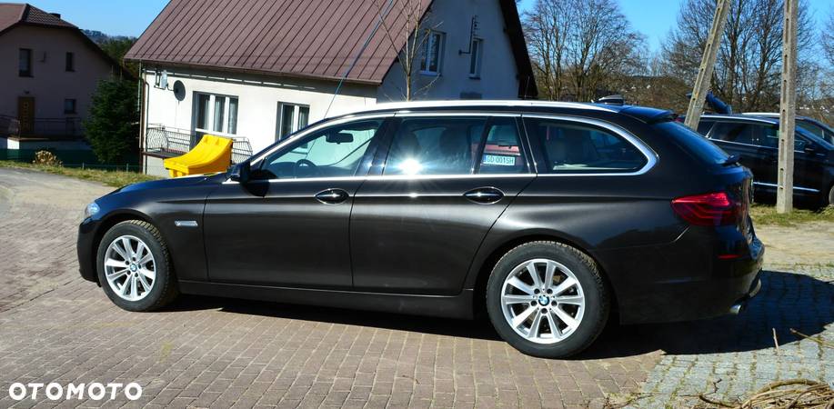 BMW Seria 5 520d xDrive Touring - 11