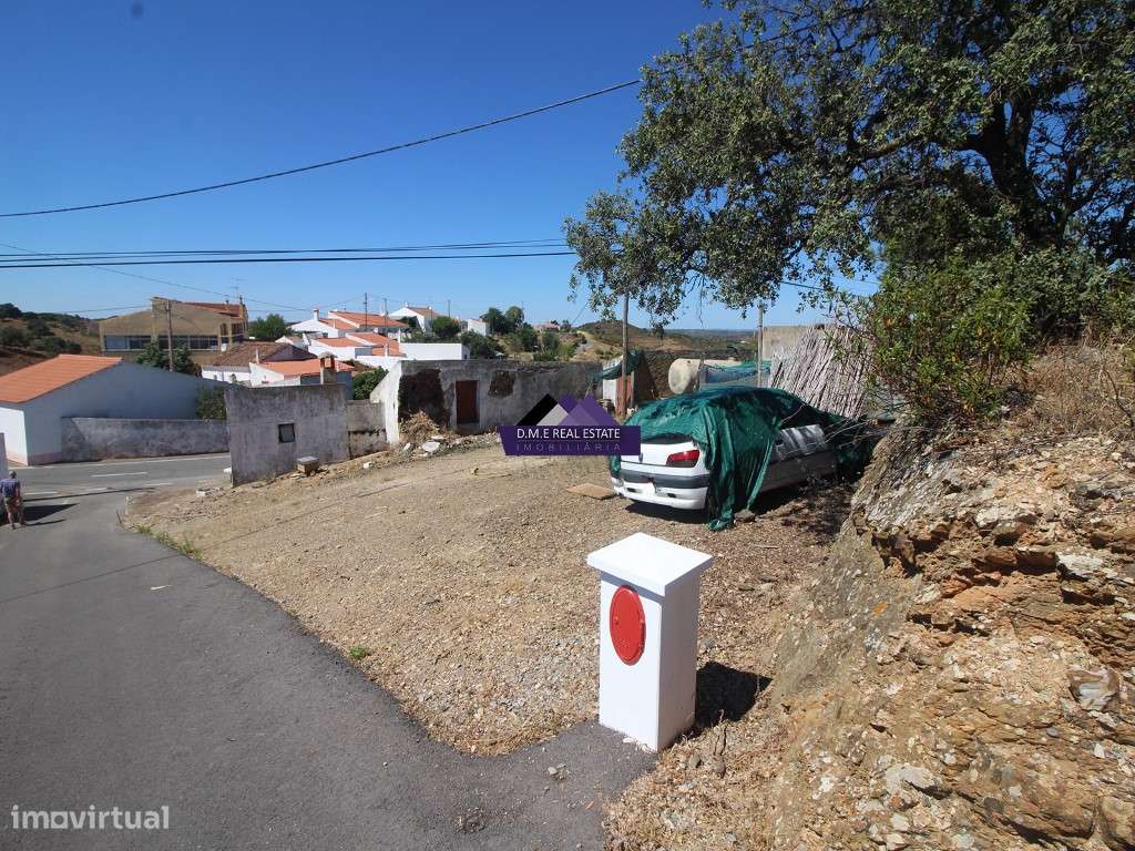 Terreno Urbano com Casa Térrea para Recuperar - Grande imagem: 3/18