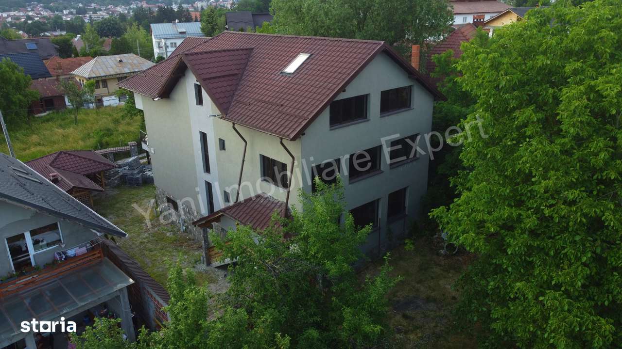 Casă de vânzare în Câmpulung, județ Argeș. - Imagine principală: 2/20