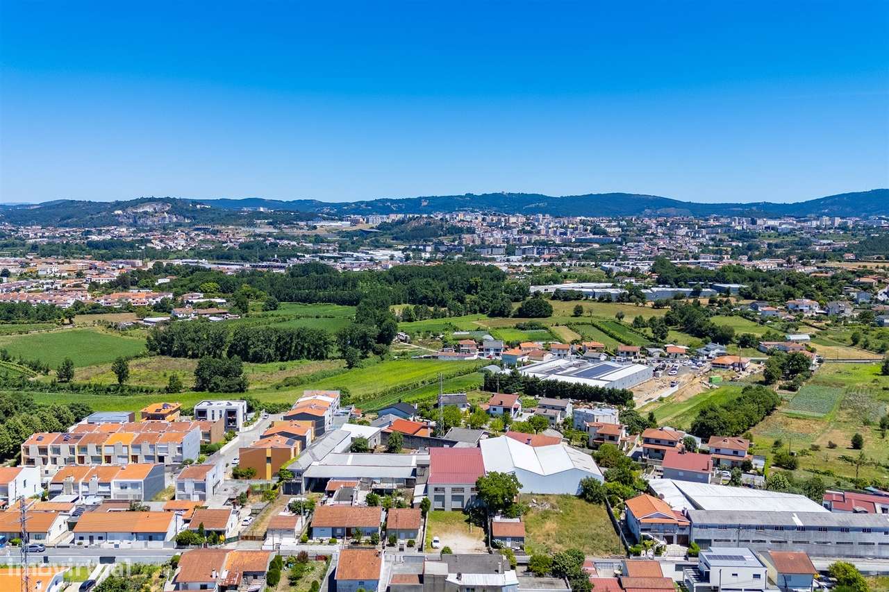 Conjunto de Pavilhões Industriais para Reabilitação | Parada de Tibães-33