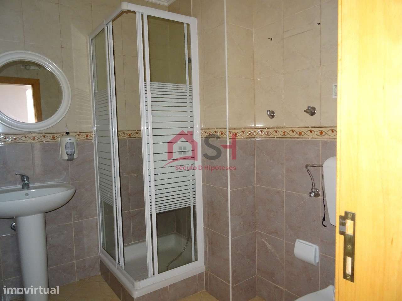 *Loja para Comercio e Serviços– Peniche*-12