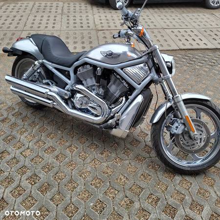 Harley-Davidson V-Rod Street Rod - 1