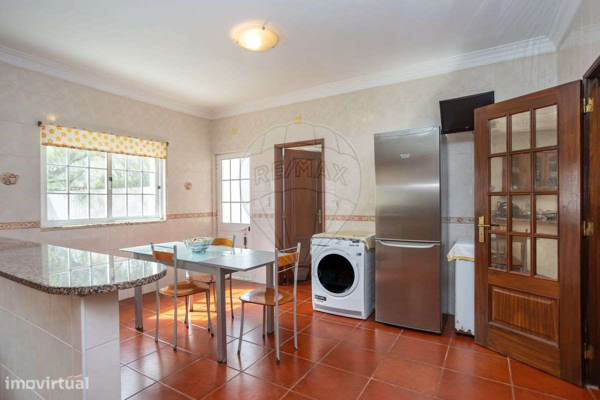 Moradia T4 em Quinta do Anjo-21