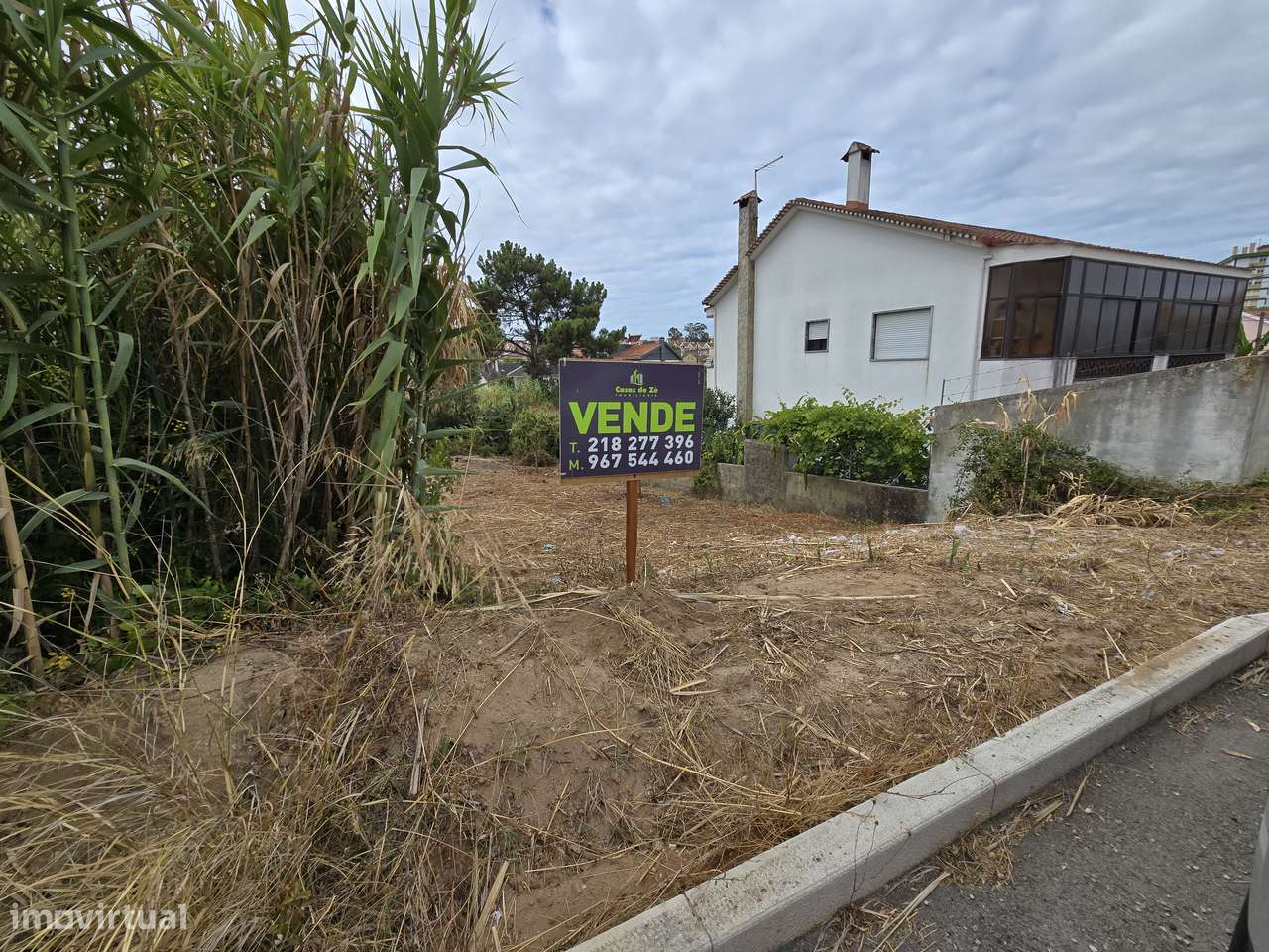 Terreno urbano sobreda - Grande imagem: 1/6