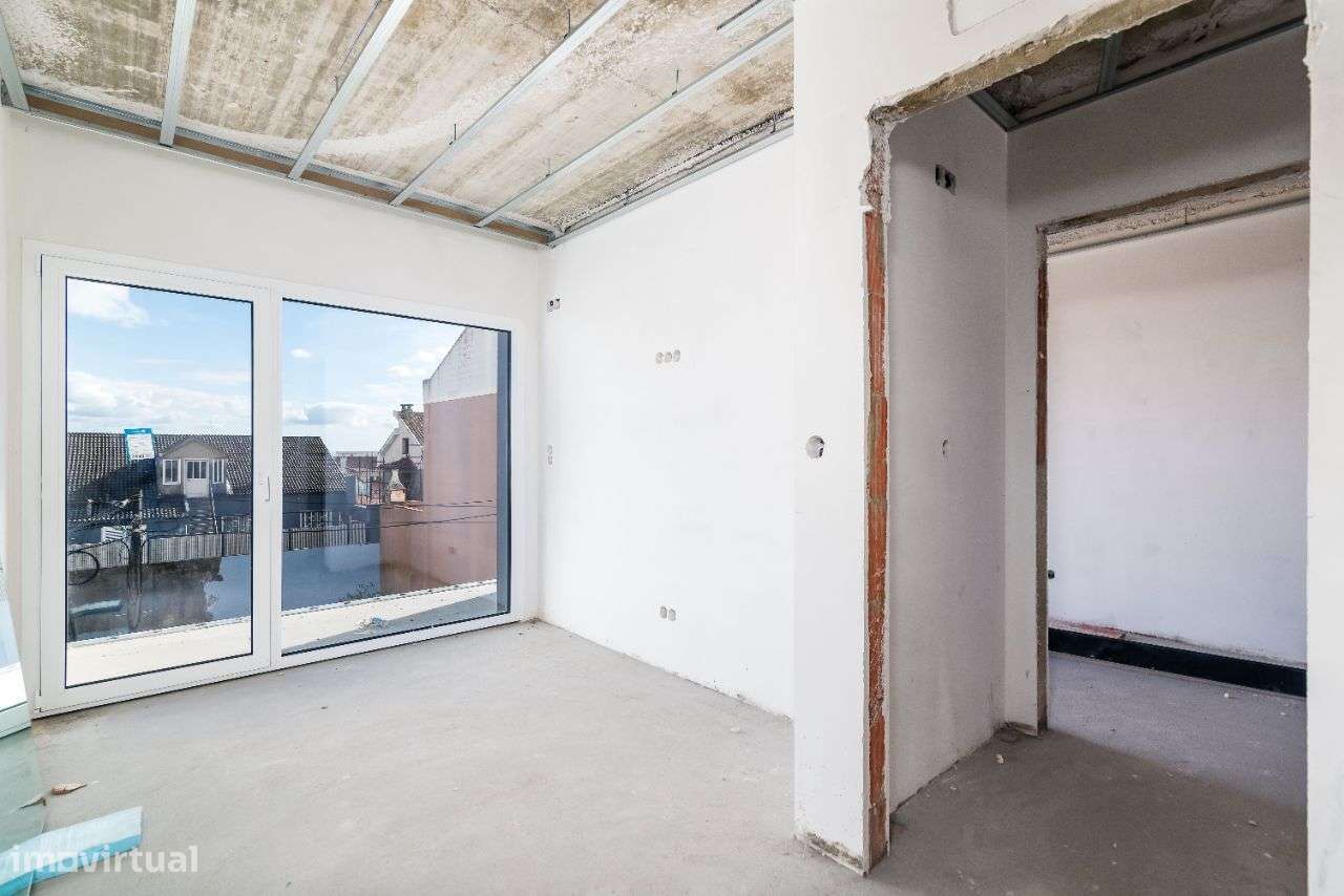 Moradia T3 Famões | Nova | Garagem | Terraço-11