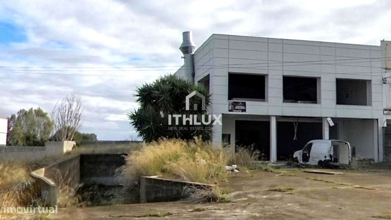 Prédio de cave, rés-do-chão e 1º andar, classificado como espaço de at - Grande imagem: 5/20