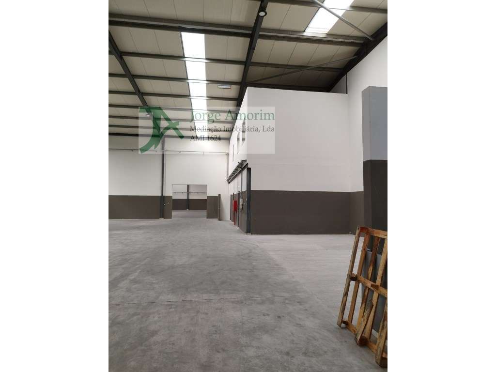 Armazém industrial . Área coberta de 1498 m2. 2 Pisos. - Grande imagem: 5/11