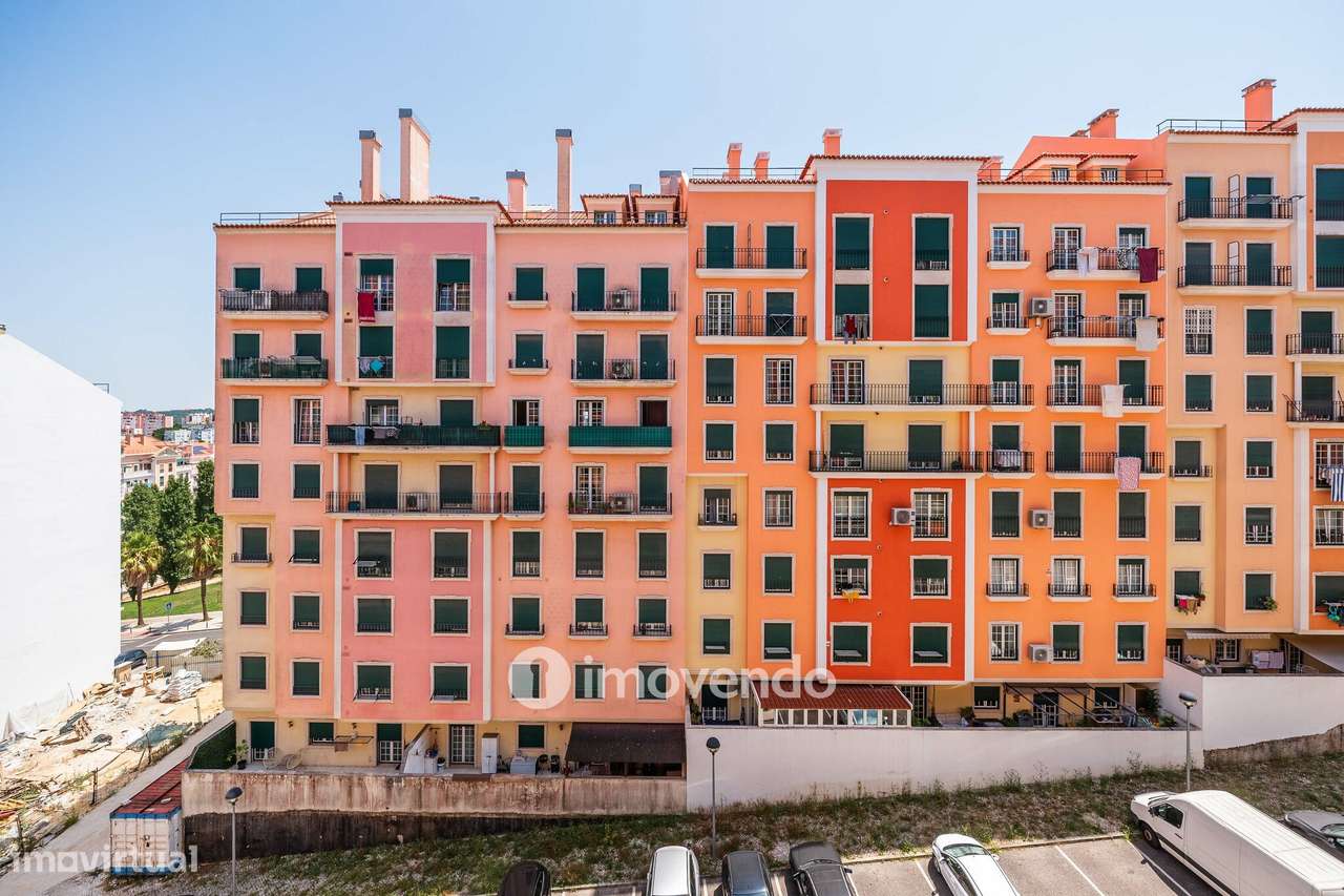 Apartamento T2, com estacionamento e cozinha equipada, na Amadora-25