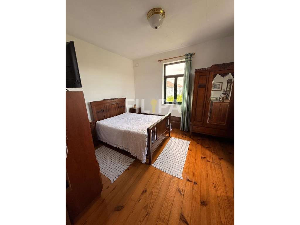 Moradia com 4 frentes no centro de Recarei - espaço, luz e excelent...-15