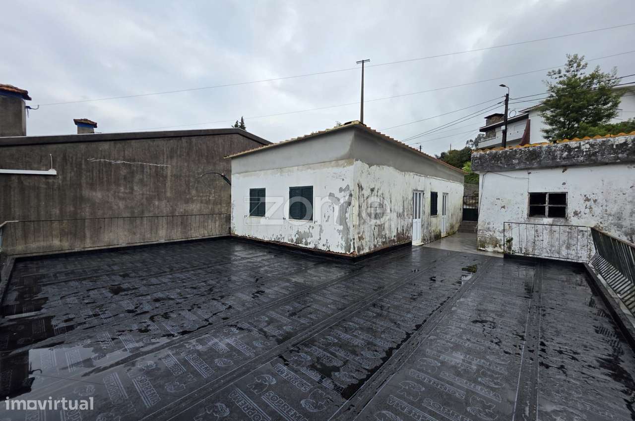 Moradia Bi-Familiar-Excelente Potencial em Remodelação - Grande imagem: 5/36