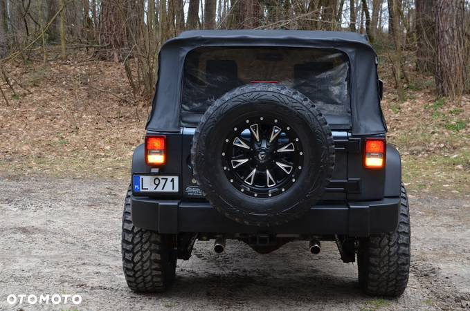 Jeep Wrangler 3.8 Sahara - 17