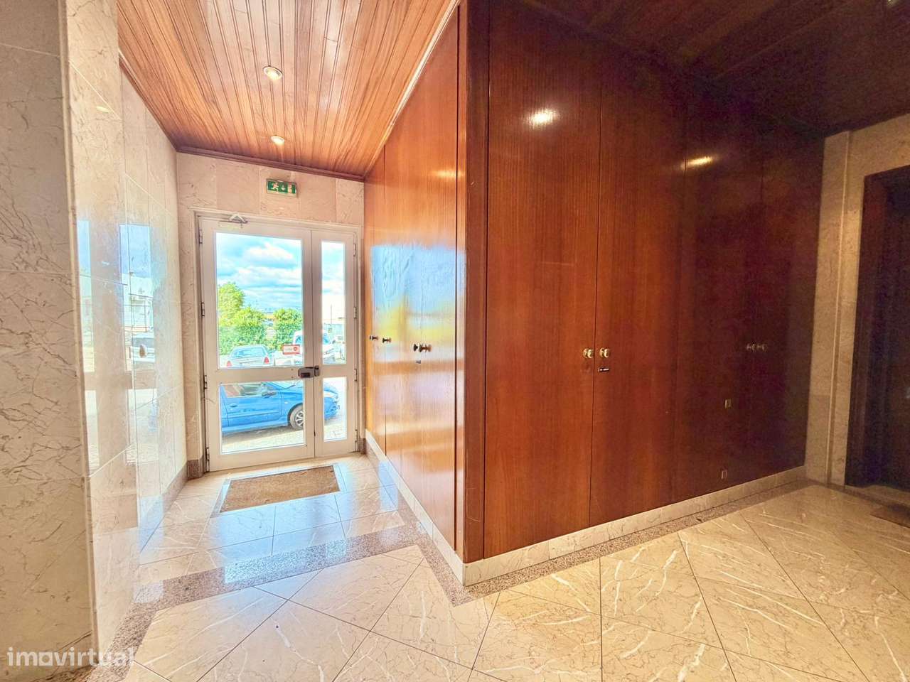 Apartamento T2 com arrecadação - zona Conquinha-22