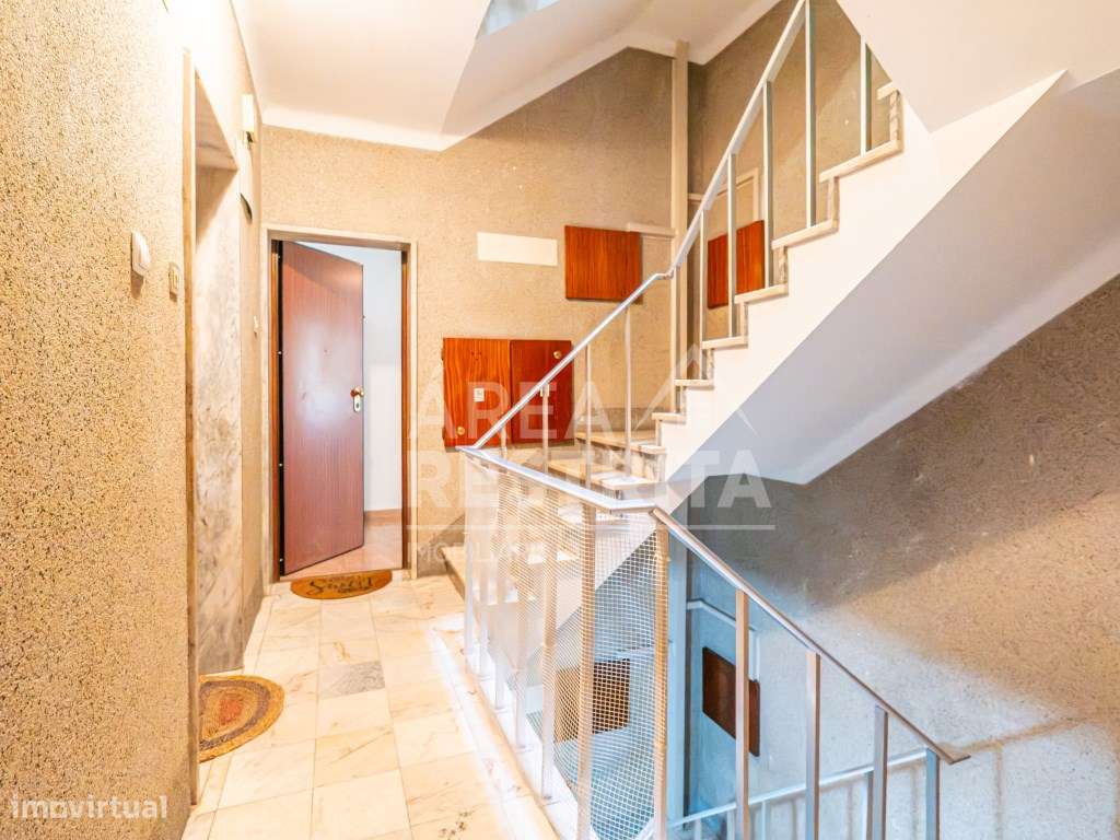 Excelente Apartamento T2 nas Paivas - Ótimo Potencial e Localização...-36