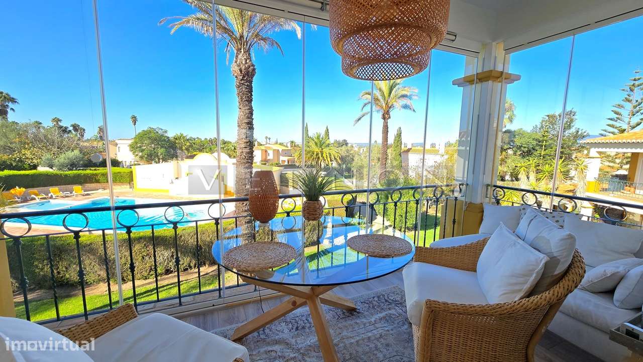 Apartamento de 2 quartos para venda no resort Gramacho Golf apenas a 1-2