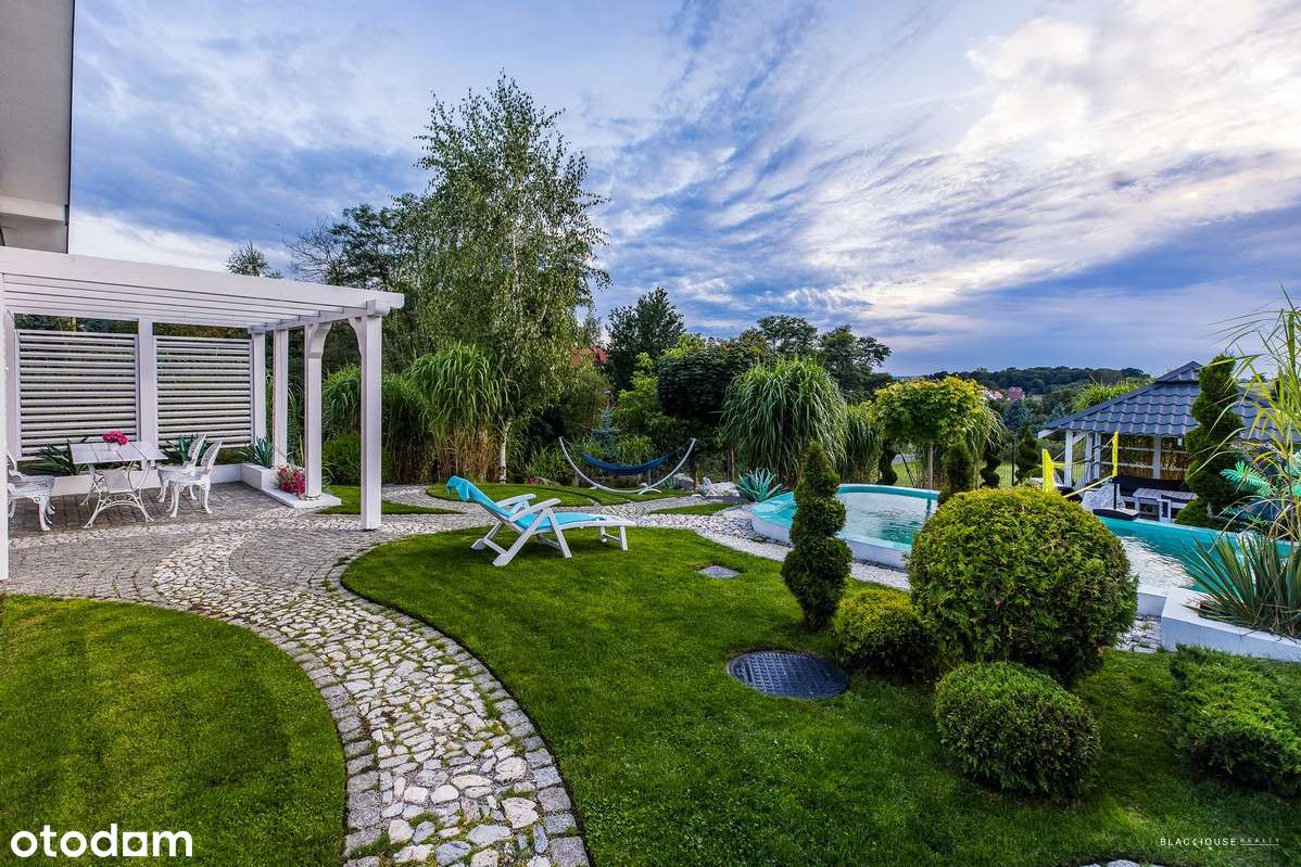 Dom wolnostojący z pięknym widokiem i basenem-1