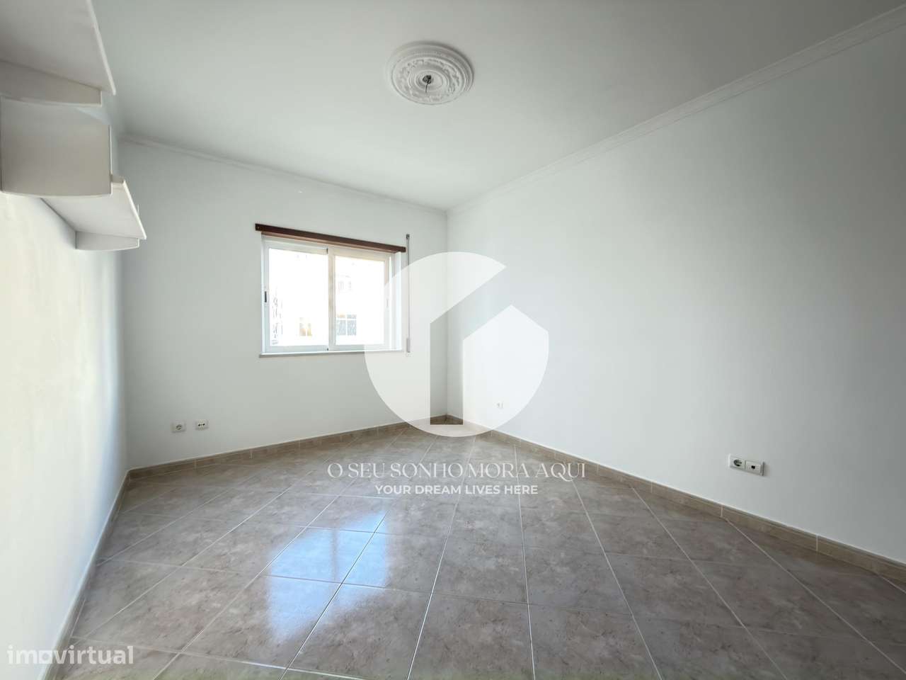 Apartamento T2 com Garagem Box - Olhão-16