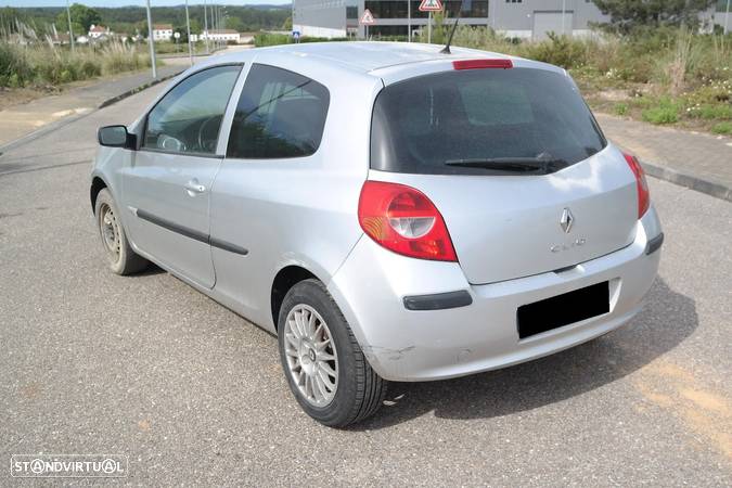 Renault Clio III 1.5 dCi 70 van 3 portas para peças - 2