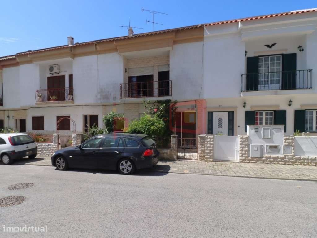 MORADIA T4 COM GARAGEM E TERRAÇO - MONTIJO-53