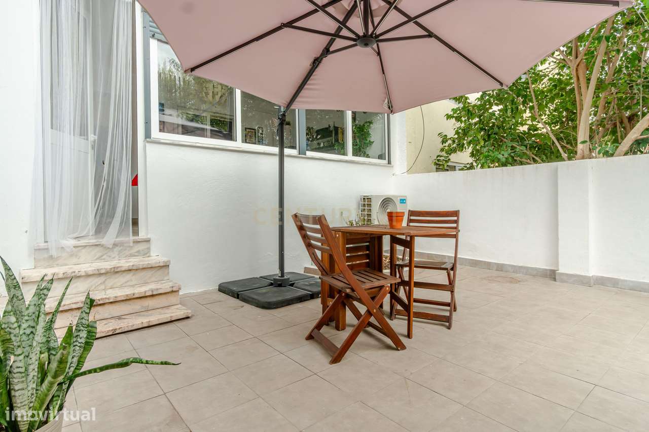 T1 Renovado com Terraço na Ajuda, Lisboa-17