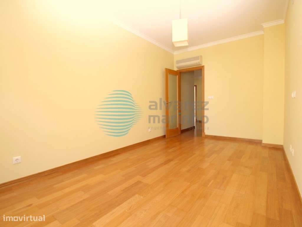 Apartamento T4, com 3 lugares de estacionamento, Parque das Nações-12