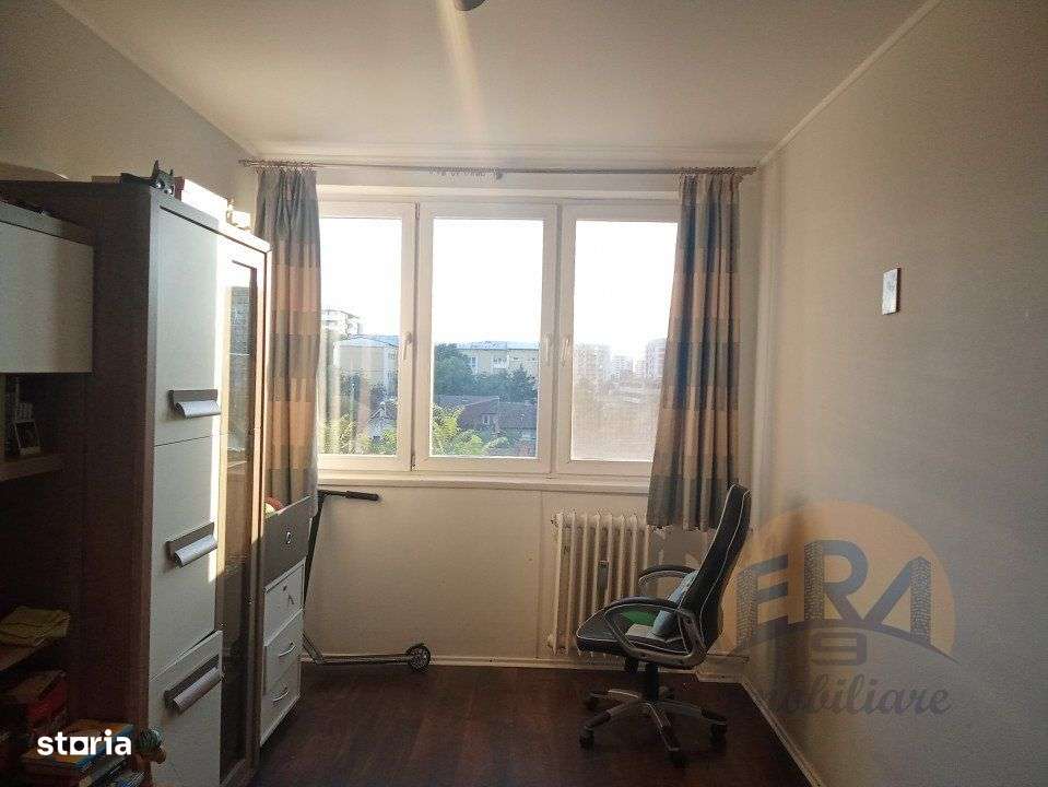 Apartament 4 camere,Bloc reabilitat ,Decebal, Str. Splaiul Crisanei - Imagine principală: 5/15