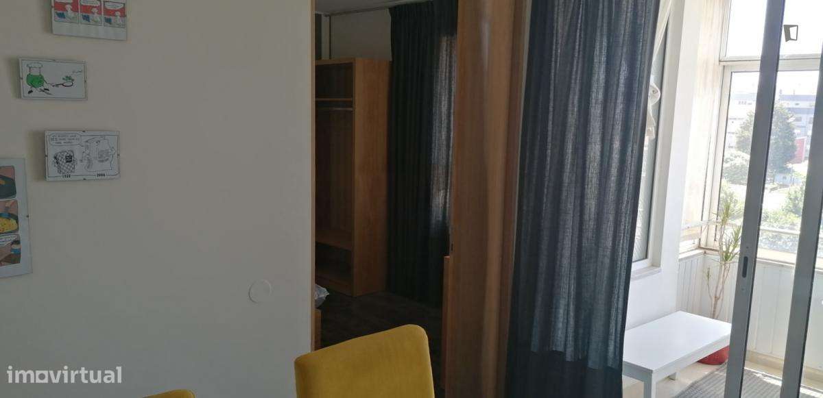 Quarto - localizado em Matosinhos Porto - Grande imagem: 5/10