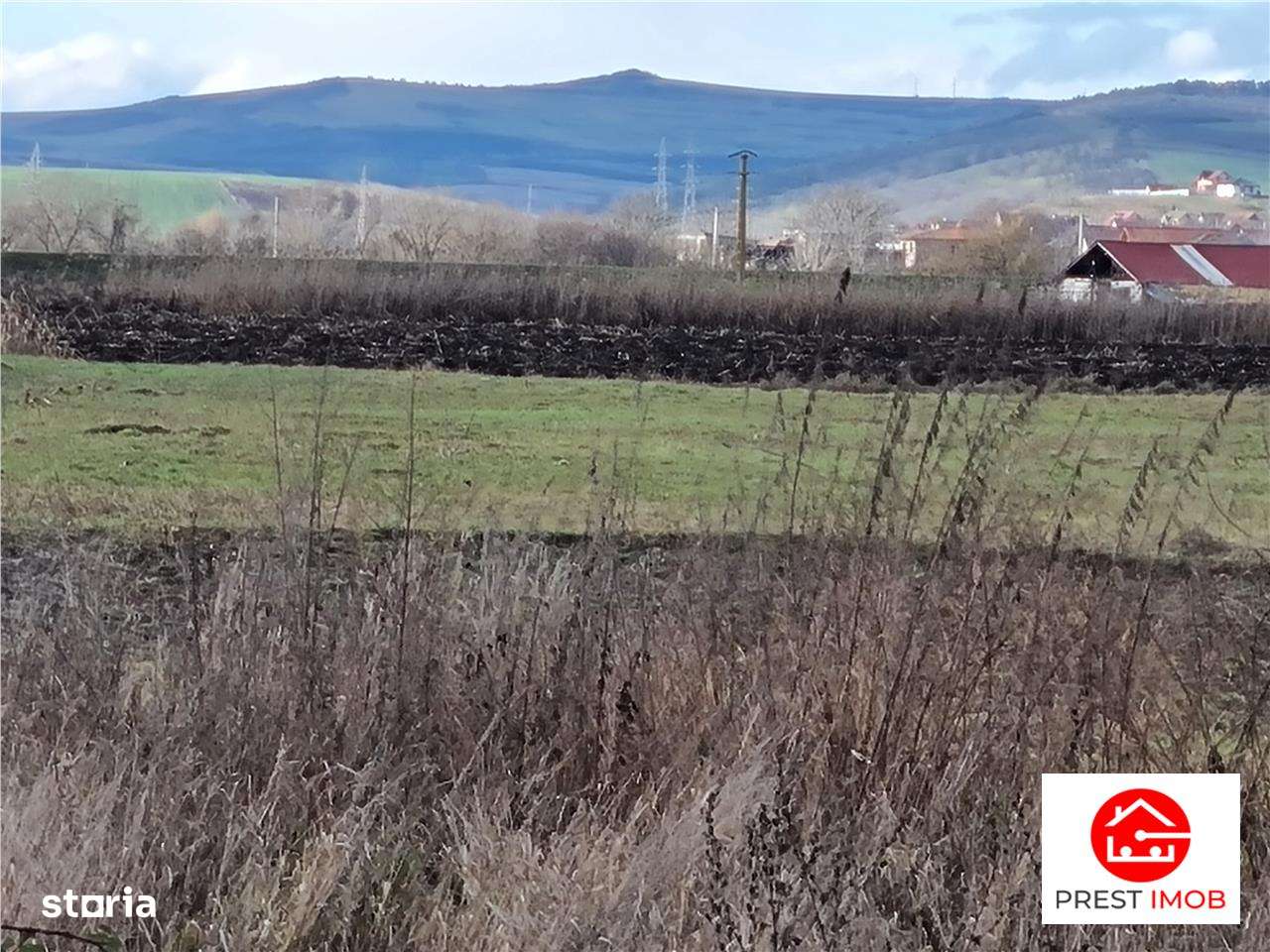 Teren intravilan de vanzare,70 ari cu utilitati la poarta - Imagine principală: 4/7
