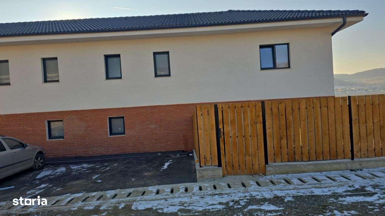 Duplex de vanzare, 4 camere, 120mp, 330mp teren, parcare,zona Chinteni - Imagine principală: 1/7