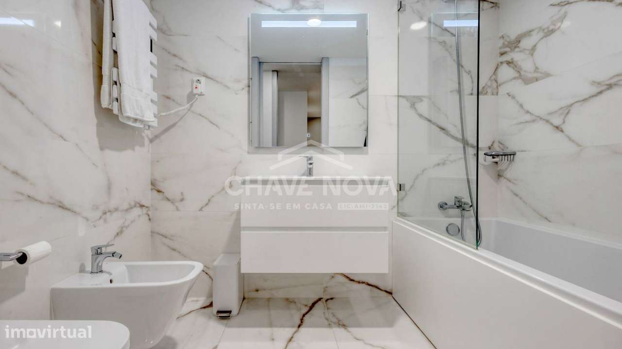 Apartamento T2 c/ Varanda e 2 Lugares de Garagem-Constituição/ Marquês-15