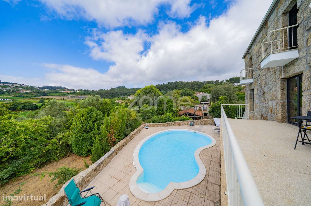 Moradia T5 + 1 com Piscina em Espinho, Braga-34