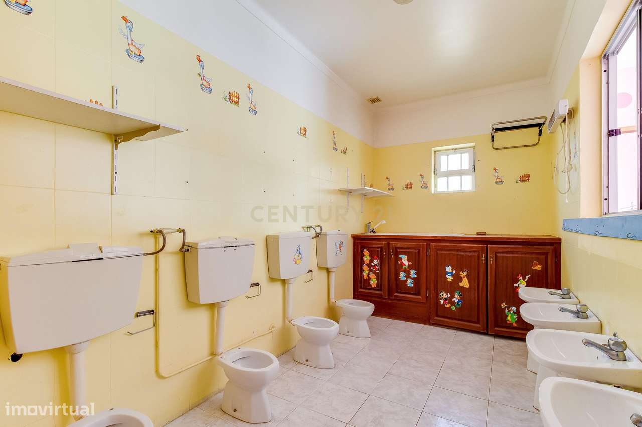 Imóvel para Infantário no Entroncamento – Espaço Amplo com Potencial d-19