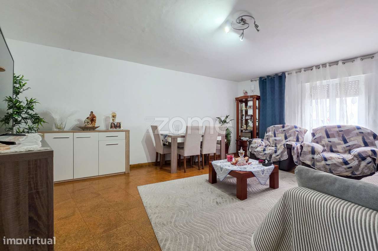 Moradia T3+1 com Terraço e Vista Mar nos Remédios, Lagoa - Grande imagem: 4/21