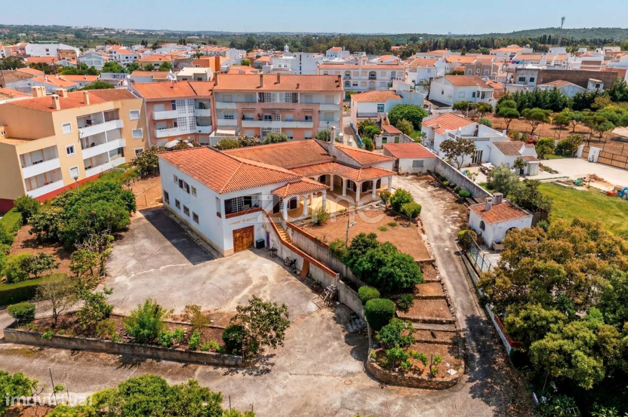 Moradia  T6 Independente em Odiáxere inserida em lote de 3043 m2 - Grande imagem: 5/37