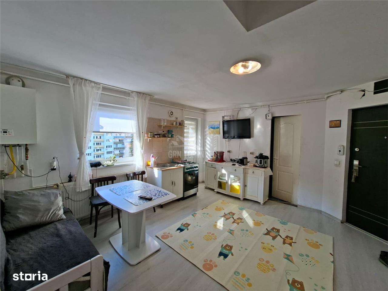 Apartament 3 camere si balcon zona Cedonia-4