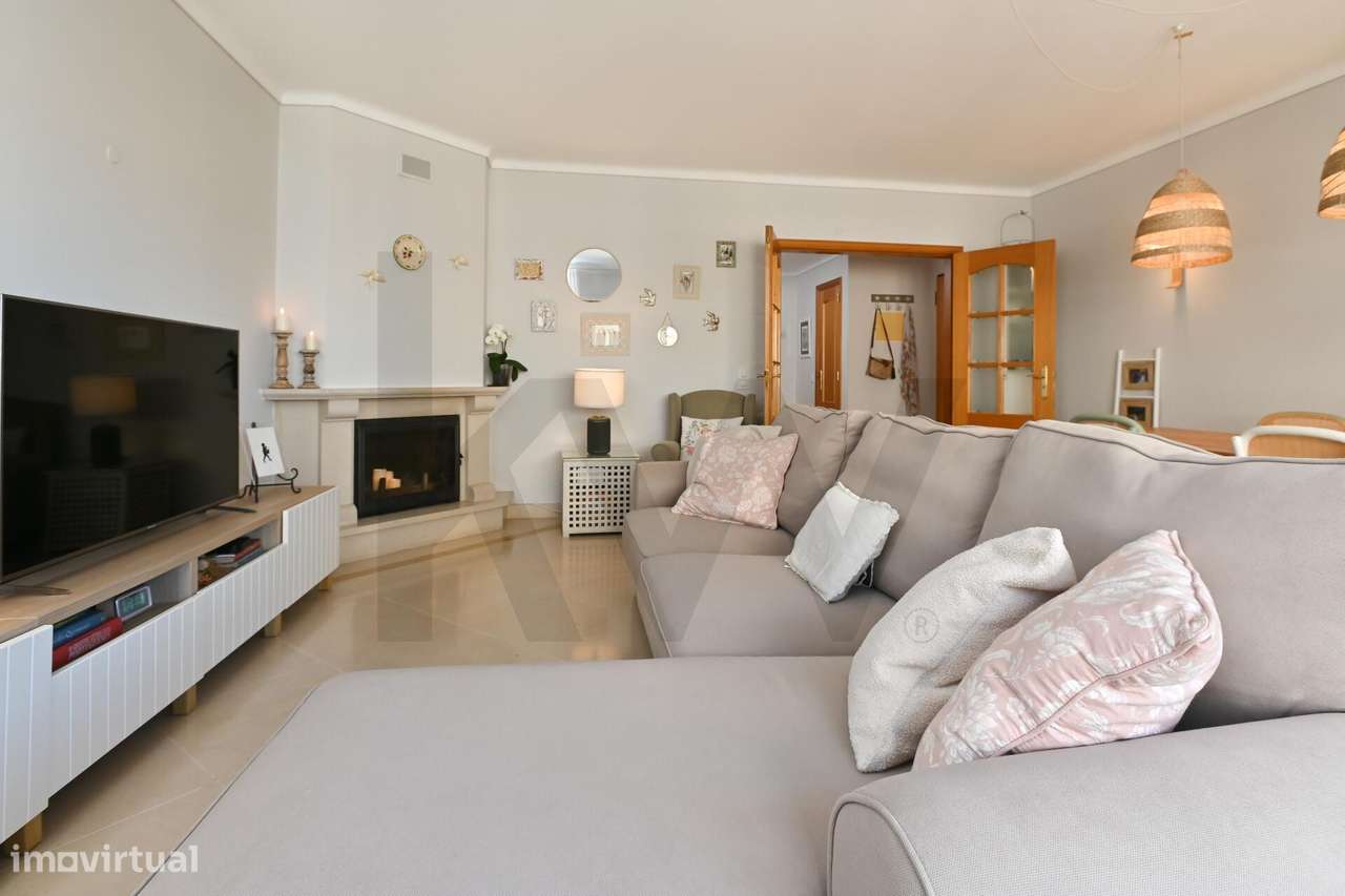 T3 com lareira, arrecadação e lugar de estacionamento — ideal para fam - Grande imagem: 5/28