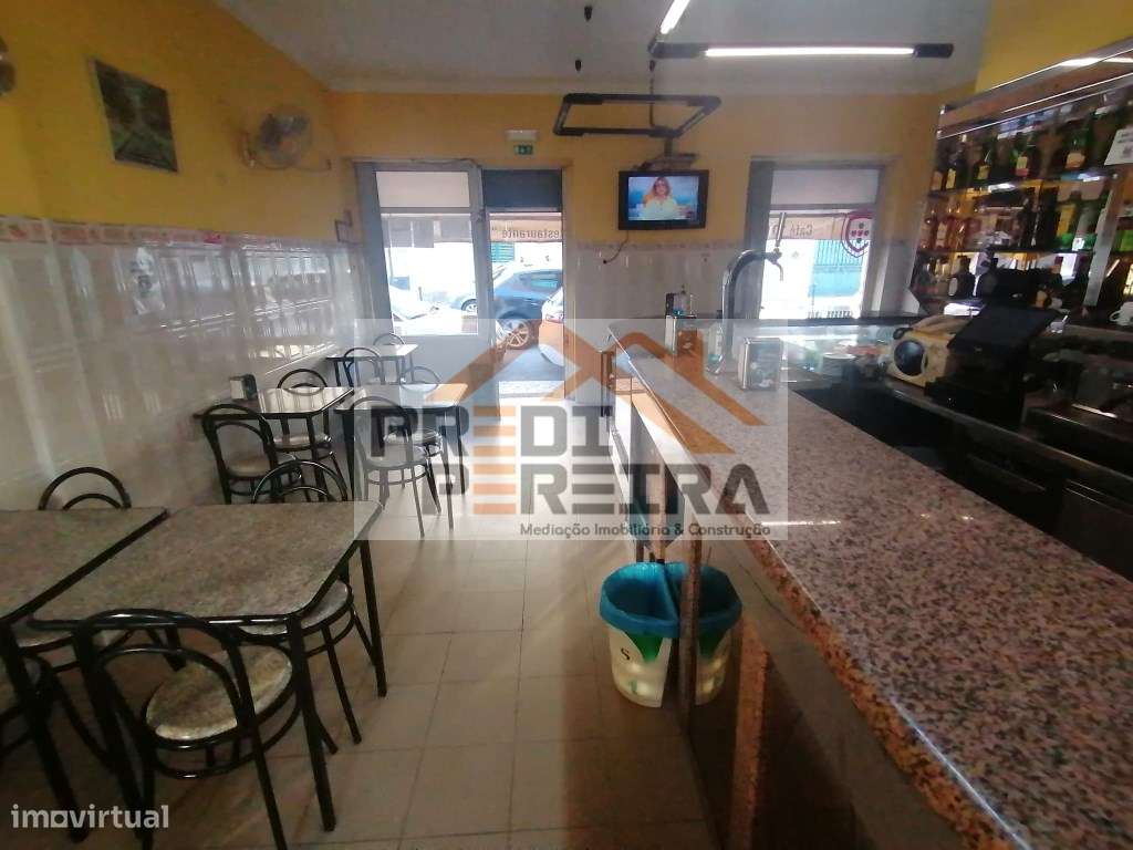 Estabelecimento comercial, para trespasse com renda mensal de 650€,... - Grande imagem: 3/13
