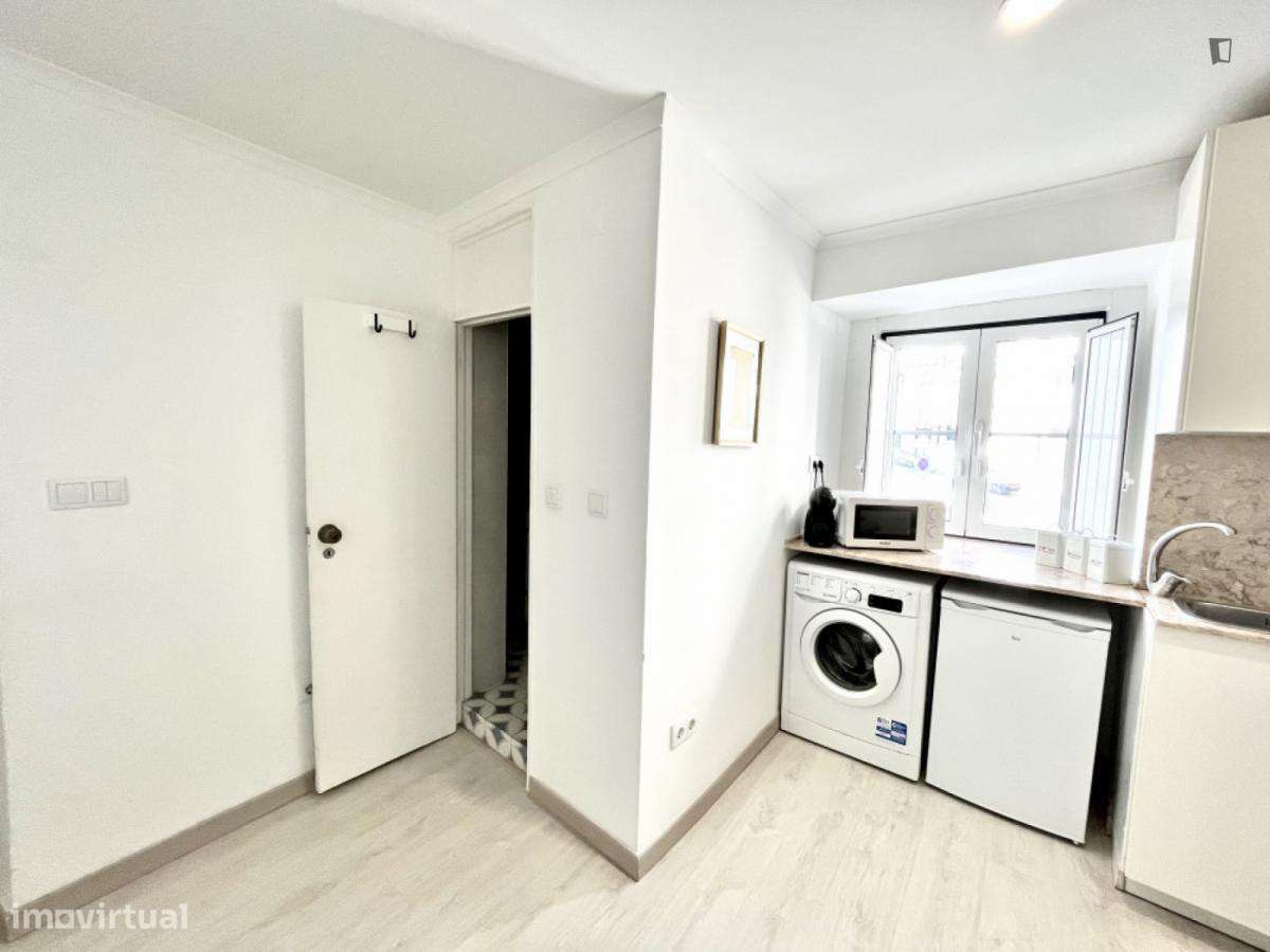 Apartamento com 1 quartos - localizado em Sé Lisbon - Grande imagem: 2/7