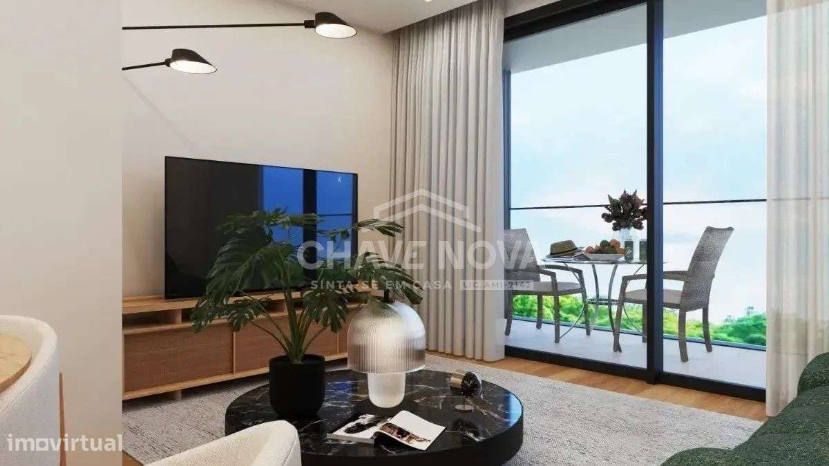 Apartamento T1 Novo c/ Lugar de Garagem e Arrumo em Santa Marinha-1