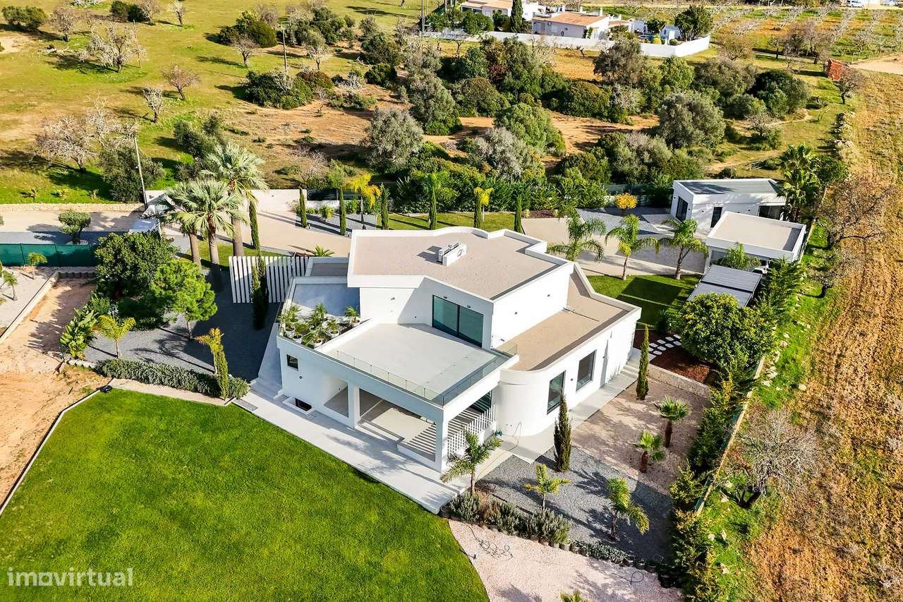 Quinta Moderna de Luxo com 4+1 Suítes, Anexo Independente e Jardim-51