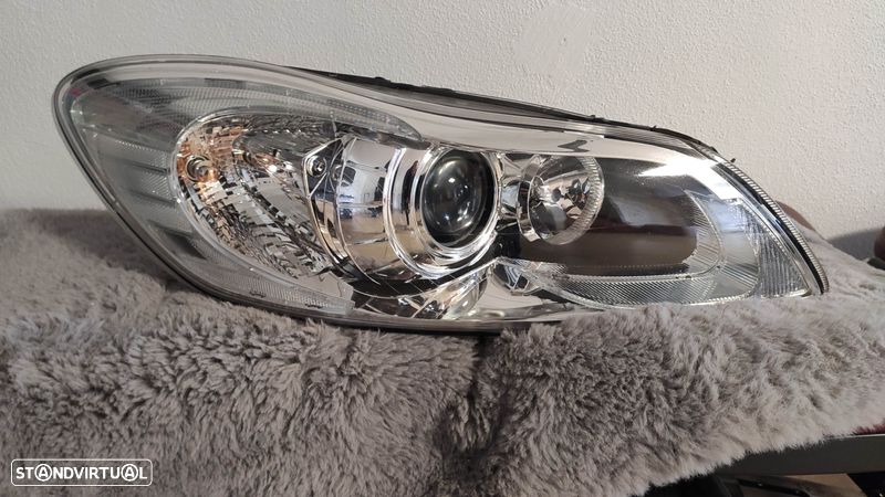 farol direito bi-xenon Volvo C30 facelift - 1