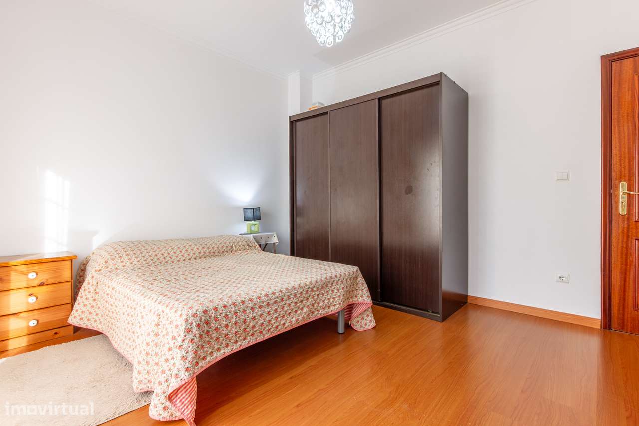 Quinta do Conde – Moradia Geminada de 4 assoalhadas c/ garagem-9
