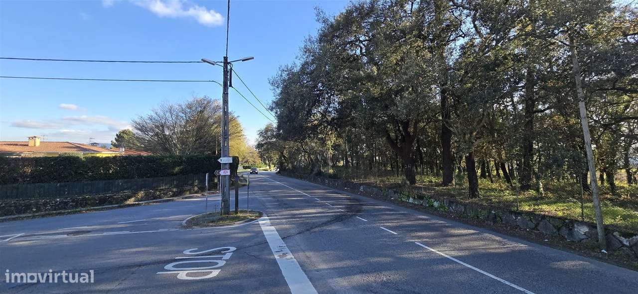 4 Moradias + Terreno c/ possibilidade de negócio - Vila Nova de Famali-5