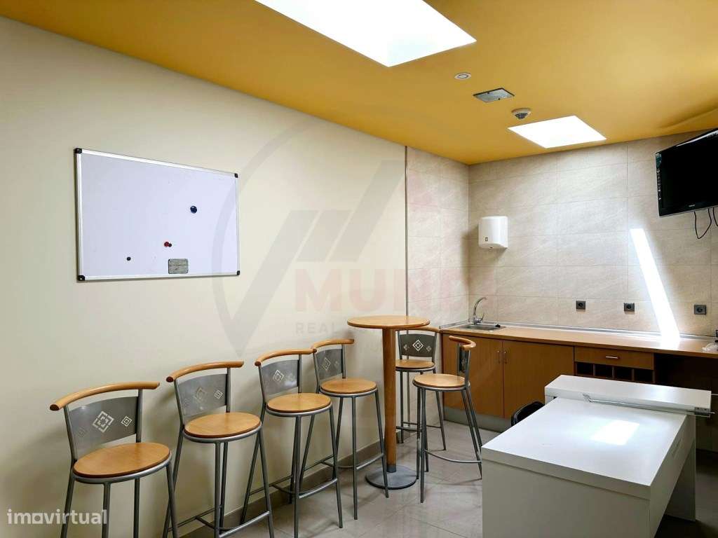 Escritório e instalações para arrendamento com 300 m2, totalmente m... - Grande imagem: 5/13
