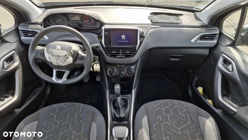 Peugeot 2008 1.6 BlueHDi Style - 9