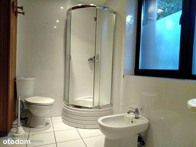 Lokal idealny dla rodziny lub na siedzibę firmy!-9