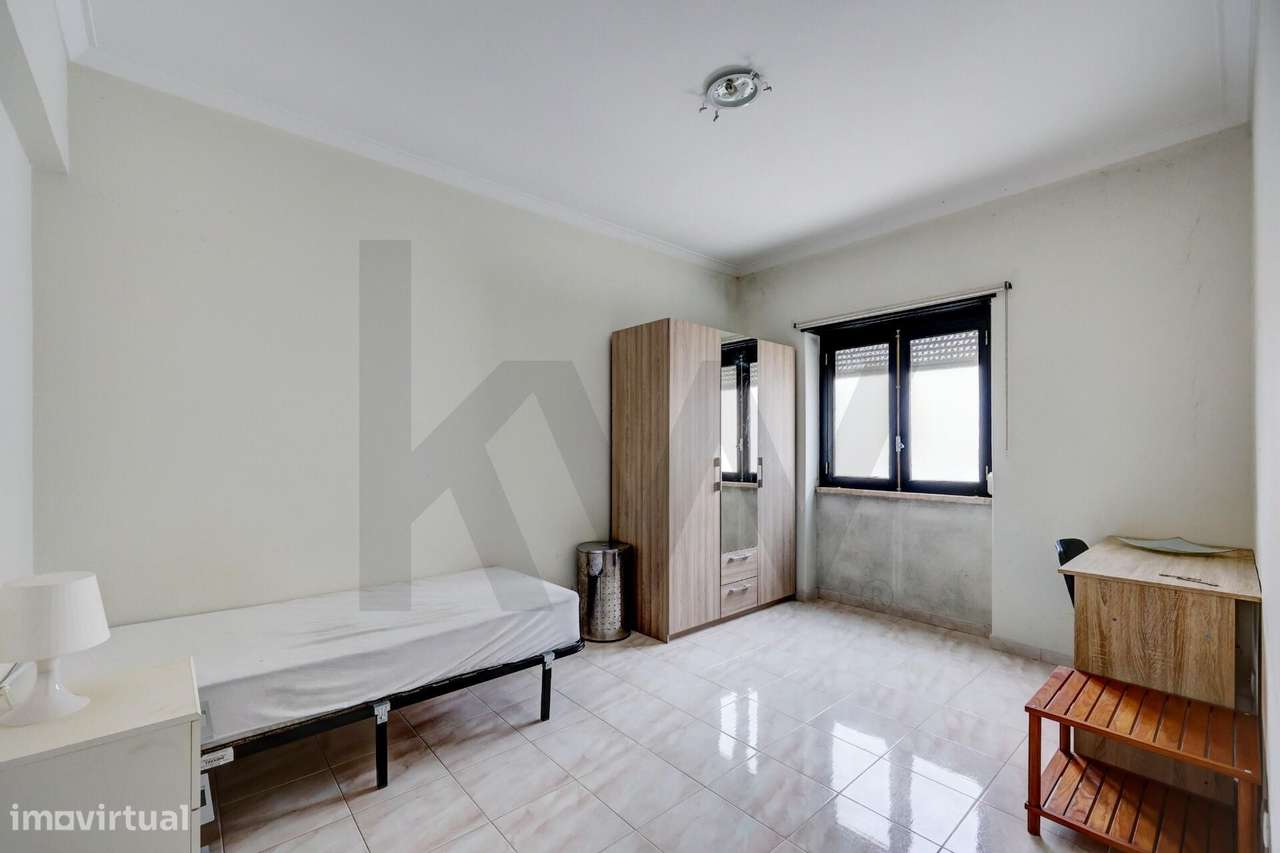 Apartamento T3 Monte da Caparica Rua General Humerto Delgado-7