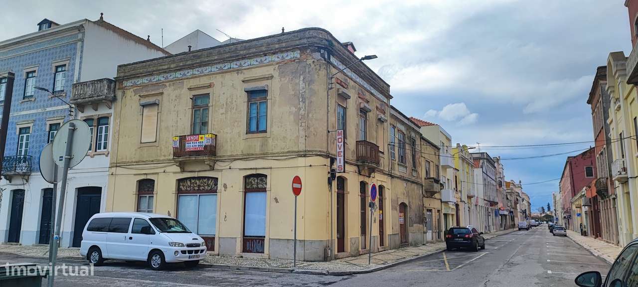 Prédio para Renovação Geral - Centro da Cidade - Rua Fernandes Tomás-23