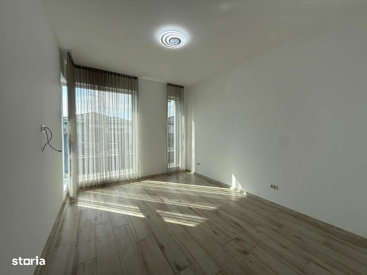 Casă modernă parter ~ 3 camere 2 băi ~pompă de căldură ~panouri solare-4