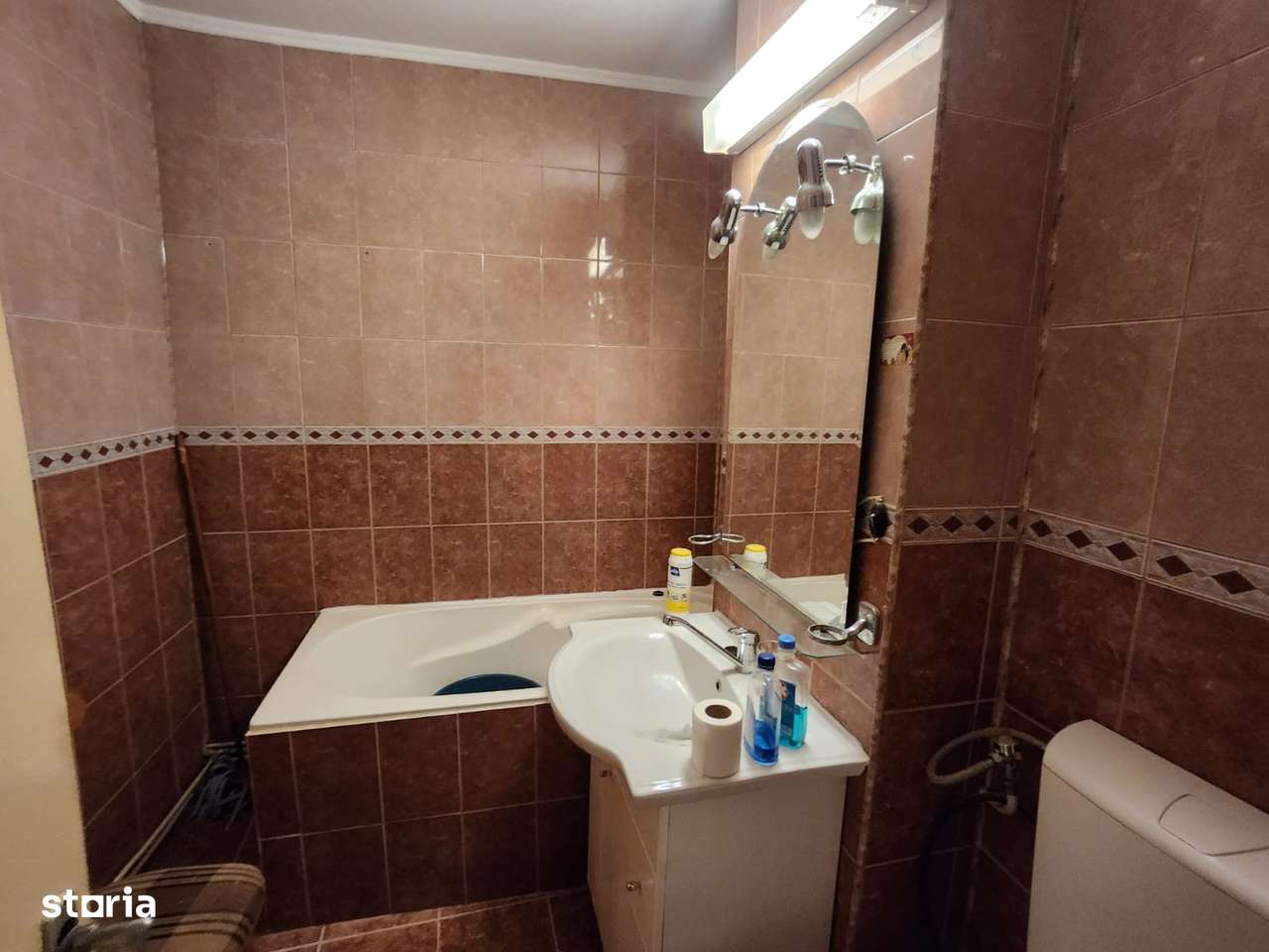 Decomandat 3 Camere  str Neagoe Voda et 2-6